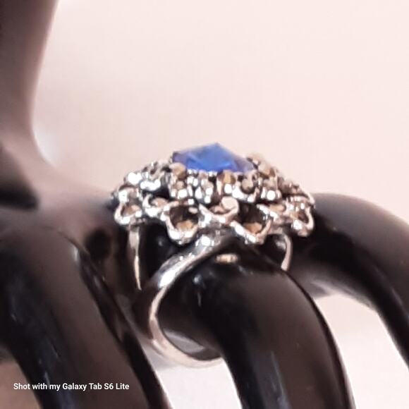 Large Cocktail Ring Central Blue Stone Surrounding Black Rhinestones - Picture 2 of 7